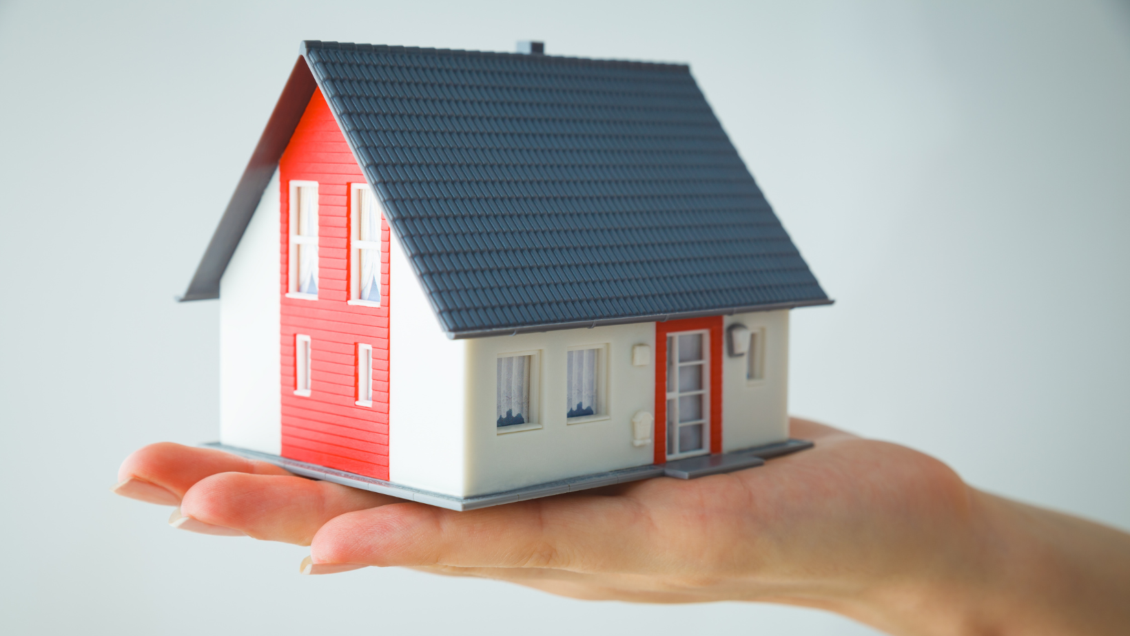 Tanie domy na sprzedaż - czy warto zainwestować w niedrogą nieruchomość?